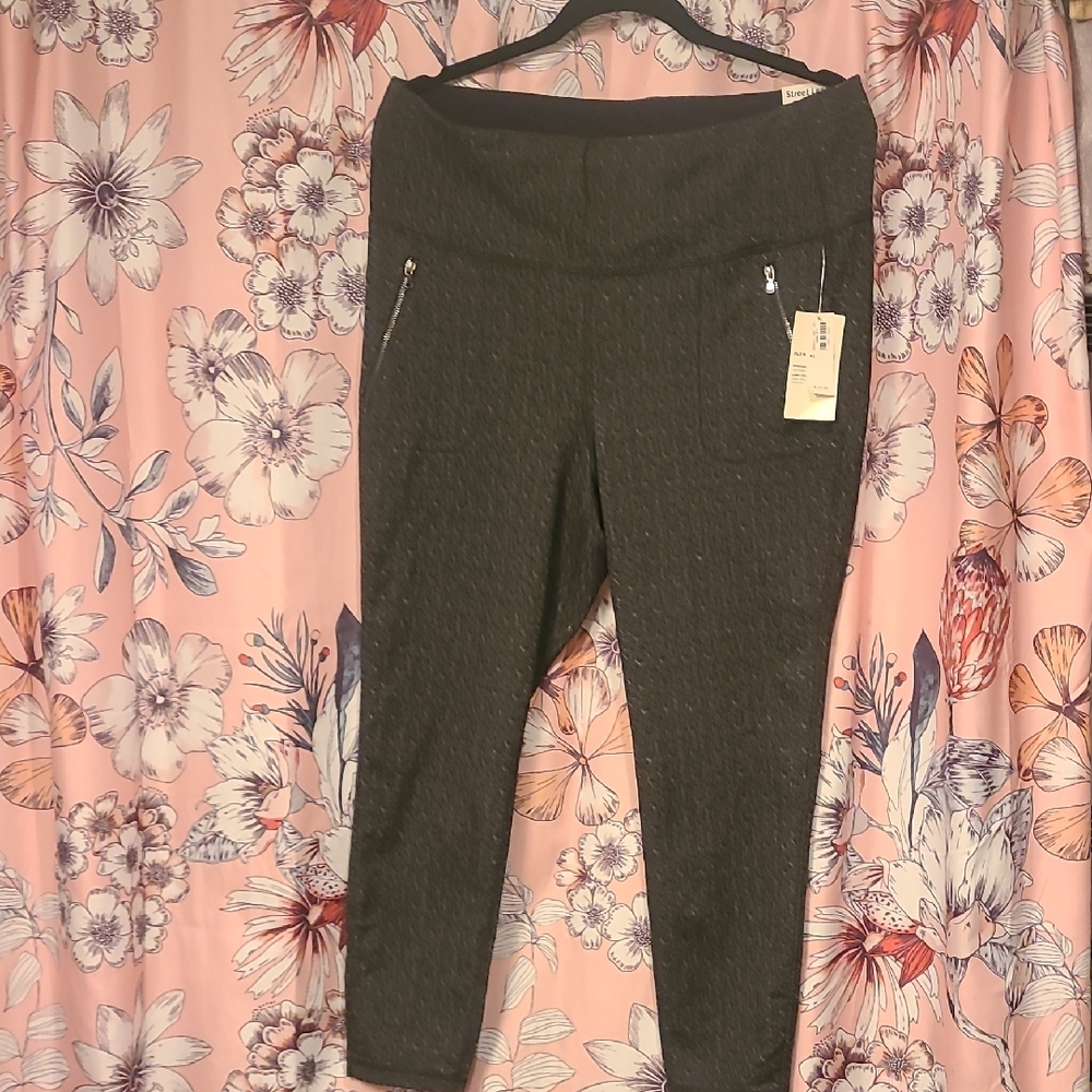 Old Navy Black and White Ankle Cropped Pants